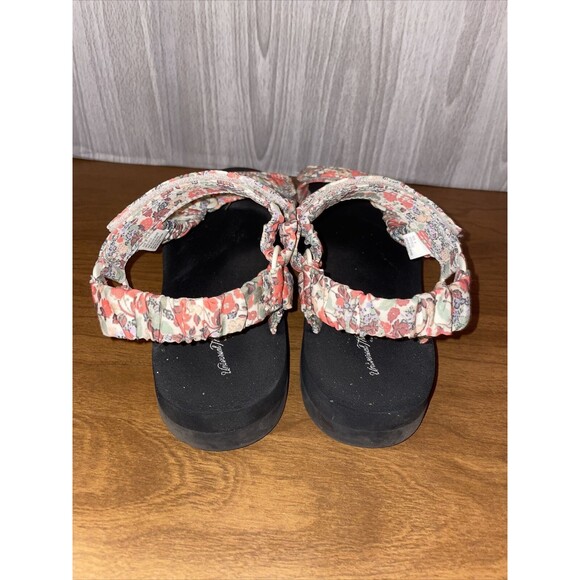 Universal Thread Women's Sport Sandals Size 8 Floral Coral Yellow Green Strappy - Picture 3 of 13